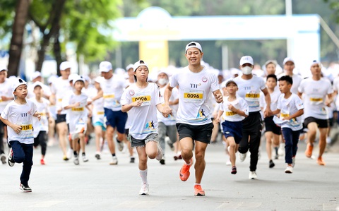 Những bước chạy đồng hành của thầy cô, phụ huynh cùng học sinh tại S-Race Những bước chạy đồng hành của thầy cô, phụ huynh cùng học sinh tại S-Race