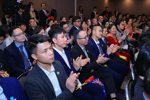 Thủ tướng đề nghị Úc công nhận cộng đồng người Việt là dân tộc thiểu số- Ảnh 5. Đại diện cộng đồng người Việt ở Úc trong cuộc gặp với Thủ tướng Phạm Minh Chính ngày 7-3 - Ảnh: NHẬT BẮC