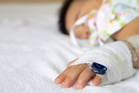 Xuất hiện viêm màng não phế cầu, nguy cơ gia tăng sau Tết- Ảnh 2. Trẻ mắc viêm màng não - Ảnh: Đ.H