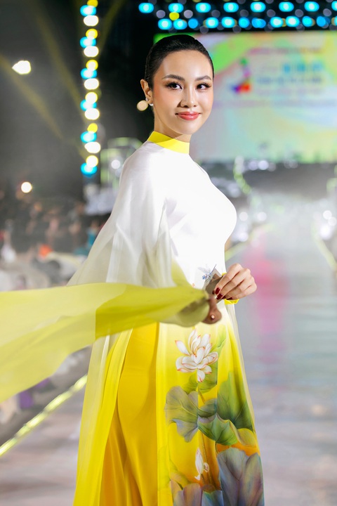 Thủy Tiên - á hậu cuộc thi Hoa hậu Hoàn vũ Việt Nam 2022 - Ảnh: KIẾNG CẬN TEAM Thủy Tiên - á hậu cuộc thi Hoa hậu Hoàn vũ Việt Nam 2022 - Ảnh: KIẾNG CẬN TEAM