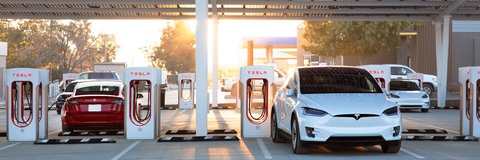 Nữ tướng Rebecca Tinucci thầm lặng 'gồng gánh' Tesla thay Elon Musk trong năm 2023- Ảnh 2. Việc cho phép khách hàng các thương hiệu khác sử dụng hệ thống trạm sạc Tesla sẽ giúp hãng thâu tóm toàn bộ mảng dịch vụ sạc công cộng, và hứa hẹn hút thêm về khá nhiều khách hàng - Ảnh: REBECCA TINUCCI
