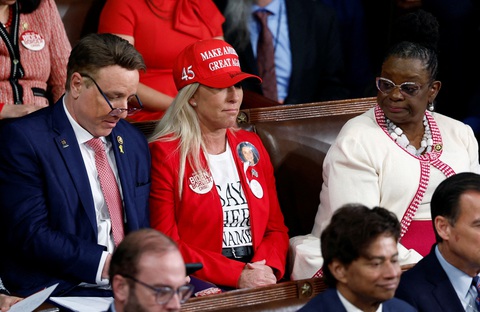 Dân biểu Marjorie Taylor Greene liên tục la ó, cắt lời ông Biden khi tổng thống đọc thông điệp liên bang - Ảnh: REUTERS Dân biểu Marjorie Taylor Greene liên tục la ó, cắt lời ông Biden khi tổng thống đọc thông điệp liên bang - Ảnh: REUTERS