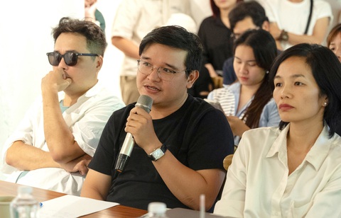 Người trẻ vẽ chân dung mới của điện ảnh Việt- Ảnh 1. Đạo diễn Võ Thanh Hòa (giữa) và đạo diễn Phan Đăng Di, nhà sản xuất Trần Thị Bích Ngọc tại một sự kiện về điện ảnh - Ảnh: Trigger Film Academy