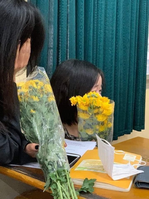 Ảnh vui 8-3: 'Đơn giản mà lại ngon'- Ảnh 6. Ở một ngôi trường nọ mừng 8-3...