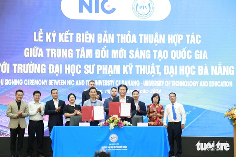 Chạy đua đào tạo, kỹ sư vi mạch ra trường sẽ đi đâu?- Ảnh 2. Trong khuôn khổ chương trình diễn ra lễ ký kết hợp tác giữa Trung tâm Đổi mới sáng tạo quốc gia với Trường đại học Sư phạm kỹ thuật (Đại học Đà Nẵng) - Ảnh: ĐOÀN NHẠN