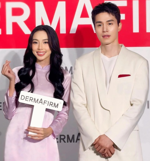 Nam diễn viên Lee Dong Wook và hoa hậu Thùy Tiên tại sự kiện - Ảnh: FBNV Nam diễn viên Lee Dong Wook và hoa hậu Thùy Tiên tại sự kiện - Ảnh: FBNV