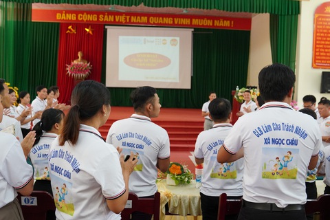 Một buổi sinh hoạt của CLB Làm cha trách nhiệm tại xã Ngọc Châu, huyện Tân Yên, tỉnh Bắc Giang - Ảnh: UNFPA Một buổi sinh hoạt của CLB Làm cha trách nhiệm tại xã Ngọc Châu, huyện Tân Yên, tỉnh Bắc Giang - Ảnh: UNFPA