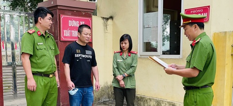Bị cáo Trung Quốc Huang LinZhong tiếp tục bị bắt ngay trong ngày được trả tự do sau khi chấp hành xong bản án vụ án khác - Ảnh: THẾ MINH Bị cáo Trung Quốc Huang LinZhong tiếp tục bị bắt ngay trong ngày được trả tự do sau khi chấp hành xong bản án vụ án khác - Ảnh: THẾ MINH