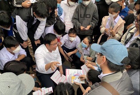 Ngành công nghệ thông tin đã hết thời, không nên chọn?- Ảnh 1. Trong các buổi tư vấn tuyển sinh - hướng nghiệp, ThS Phùng Quán luôn nhận được nhiều thắc mắc của học sinh liên quan đến nhóm ngành công nghệ thông tin - Ảnh: TRẦN HUỲNH
