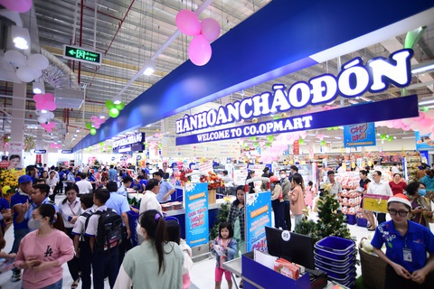 Khỏe để làm việc tốt hơn- Ảnh 3. Co.opmart An Giang - điểm bán mới của Saigon Co.op vừa được khai trương đầu năm 2024 - Ảnh: QUANG ĐỊNH