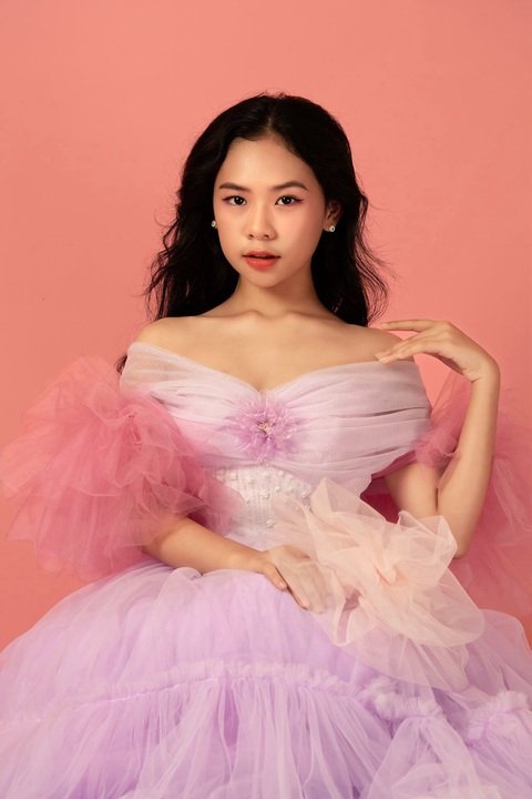 Mẫu nhí Thuần Anh tung bộ ảnh Chắc chắn rằng, Thuần Anh sẽ còn tiếp tục gặt hái nhiều thành công hơn nữa trong tương lai.