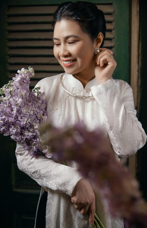 Dương Hoàng Yến chia sẻ gia đình cô không giàu có, cuộc sống rất đỗi bình dân khi bố làm việc trong một cơ quan nhà nước còn mẹ bán xôi và bánh mì kiếm thêm. Dương Hoàng Yến chia sẻ gia đình cô không giàu có, cuộc sống rất đỗi bình dân khi bố làm việc trong một cơ quan nhà nước, còn mẹ bán xôi và bánh mì kiếm thêm.