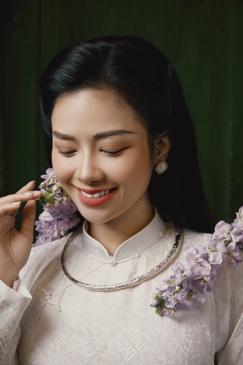 Trước đó, sau khi tham gia chương trình The Voice 2013, Dương Hoàng Yến từng chia sẻ về gia đình trước truyền thông. Đây cũng là thời điểm cô nhắc tới mẹ ruột với công chúng. Trước đó, sau khi tham gia chương trình The Voice 2013, Dương Hoàng Yến từng chia sẻ về gia đình trước truyền thông. Đây cũng là thời điểm cô nhắc tới mẹ ruột với công chúng.