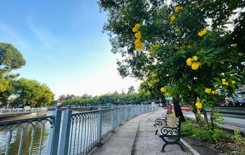Khoe khoang trên mạng, bạn có đang phải gồng gánh, che đậy cảm xúc- Ảnh 3. Hướng tới cuộc sống tốt đẹp, thực chất ngoài đời hơn là khoe quá lố trên mạng xã hội - Ảnh minh họa: MÂY TRẮNG