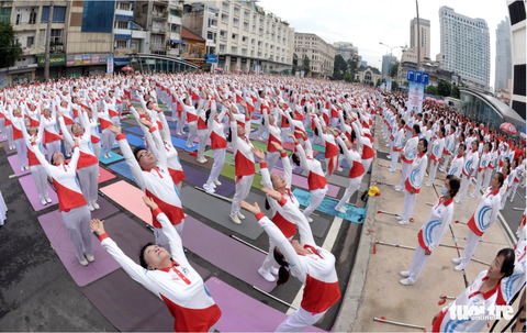 Mùa xuân dưỡng gan để tinh thần sảng khoái, sức khỏe dồi dào- Ảnh 1. Ngày hội dưỡng sinh yoga TP.HCM - Ảnh minh họa