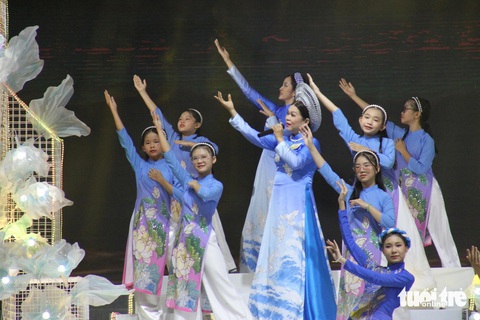 Phần dự thi của Hội Liên hiệp Phụ nữ Việt Nam Quận 1 - Ảnh: TÔ CƯỜNG Phần dự thi của Hội Liên hiệp phụ nữ Việt Nam quận 1 - Ảnh: TÔ CƯỜNG