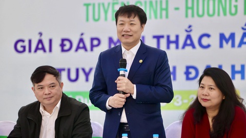 Ngày hội tư vấn tuyển sinh - Hướng nghiệp 2024 - Sôi động tại Tây đô, đất cảng- Ảnh 1. TS Nguyễn Mạnh Hùng (Bộ GD-ĐT), GS Nguyễn Tiến Thảo (ĐH Quốc gia Hà Nội), TS Nguyễn Thị Cúc Phương (Trường ĐH Hà Nội) sẽ cùng tư vấn cho học sinh tại Hải Phòng sáng nay 10-3 - Ảnh: NGUYỄN KHÁNH