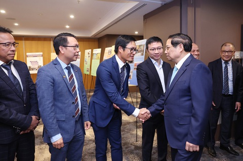 Thủ tướng Phạm Minh Chính kết thúc tốt đẹp chuyến thăm Úc, lên đường sang New Zealand- Ảnh 4. Thủ tướng Phạm Minh Chính tiếp Hội doanh nghiệp Việt Nam tại Úc - Ảnh: DƯƠNG GIANG