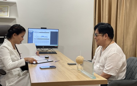 Quang Lê làm liveshow ‘Kể những chuyện tình’ ở Hà Nội- Ảnh 3. Quang Lê tại Vanity Aesthetics & Beauty. Ảnh: Đ.H