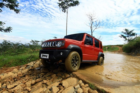 Lái thử Suzuki Jimny 5 cửa: Off-road không ngán đường nào, nhiều điểm hơn bản 3 cửa- Ảnh 6. Lái thử Suzuki Jimny 5 cửa: Off-road không ngán đường nào, nhiều điểm hơn bản 3 cửa- Ảnh 6.