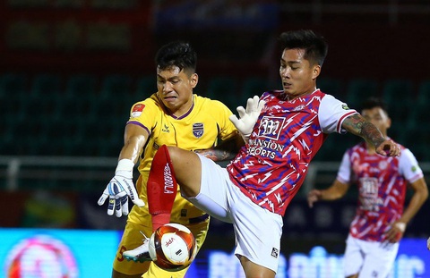 Vòng 13 V-League 2023-2024: Tâm điểm Hàng Đẫy và Pleiku- Ảnh 1. CLB TP.HCM (phải) sẽ tiếp tục mạch thắng trên sân Pleiku? - Ảnh: QUANG THỊNH