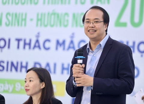 Hơn 6.000 học sinh Hải Dương dự tư vấn tuyển sinh- Ảnh 7. PGS.TS Nguyễn Phú Khánh - phó hiệu trưởng Trường đại học Phenikaa - Ảnh: NGUYỄN KHÁNH
