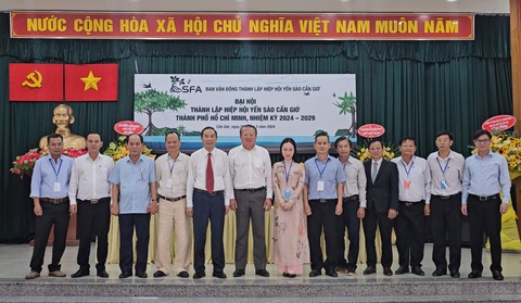 Phải cho thế giới biết chất lượng yến sào Cần Giờ- Ảnh 2. Ra mắt ban chấp hành Hiệp hội Yến sào Cần Giờ - Ảnh: N.TRÍ
