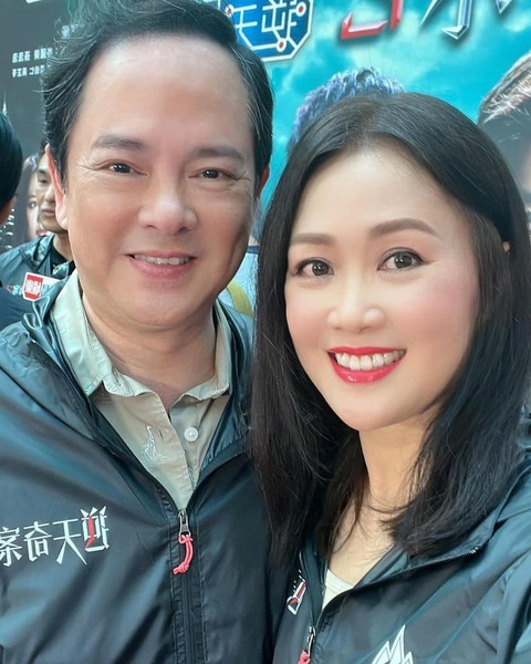 Mặc dù trước đó, Lương Tiểu Băng và Trần Gia Huy là kẻ thù của nhau trên phim, nhưng ngoài đời cả hai là cặp vợ chồng hạnh phúc khiến nhiều người ngưỡng mộ Mặc dù trước đó Lương Tiểu Băng và Trần Gia Huy là kẻ thù của nhau trên phim, nhưng ngoài đời cả hai là cặp vợ chồng hạnh phúc khiến nhiều người ngưỡng mộ