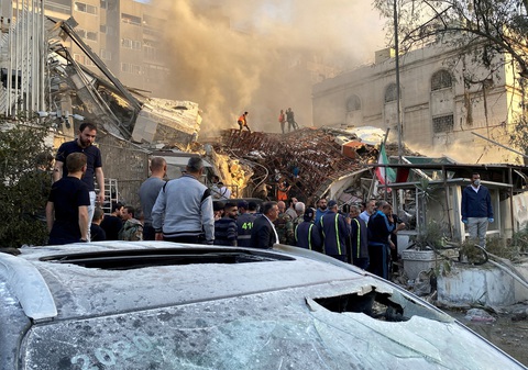 Tòa nhà lãnh sự Iran ở thủ đô Damascus của Syria bị đánh sập ngày 1-4 - Ảnh: REUTERS Tòa nhà Lãnh sự quán Iran ở thủ đô Damascus của Syria bị đánh sập ngày 1-4 - Ảnh: REUTERS