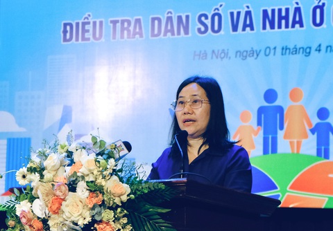 Lần đầu tiên thu thập thông tin người nước ngoài sinh sống trong các hộ dân cư tại Việt Nam- Ảnh 1. Bà Nguyễn Thị Hương, tổng cục trưởng Tổng cục Thống kê, phát biểu tại lễ ra quân - Ảnh: HÀ QUÂN