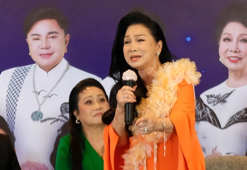 Nghệ sĩ Bạch Tuyết ca cải lương trong buổi giới thiệu Học viện cải lương do bà làm viện trưởng - Ảnh: LINH ĐOAN Nghệ sĩ Bạch Tuyết ca cải lương trong buổi giới thiệu Học viện cải lương do bà làm viện trưởng - Ảnh: LINH ĐOAN
