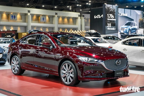 Mazda6 bản đặc biệt đắt ngang Mercedes-Benz C-Class- Ảnh 1. Với số tiền này, khách hàng có thể mua được những mẫu sedan hạng sang như BMW 320i MSport (1,689 tỉ đồng) hay Mercedes-Benz C 200 Avantgarde Plus (1,588 tỉ đồng)