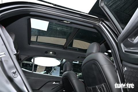 Chi tiết Hyundai Creta Alpha, bản đặc biệt dành cho người khác số đông- Ảnh 9. Một trang bị ấn tượng là cửa sổ trời toàn cảnh Panorama không quá phổ biến trên các mẫu SUV đô thị cỡ B.