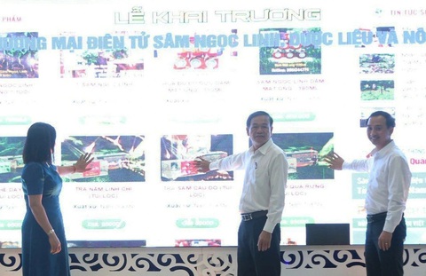 Quảng Nam có sàn thương mại điện tử sâm Ngọc Linh, dược liệu- Ảnh 2. Khai trương sàn thương mại điện tử - Ảnh: LÊ TRUNG