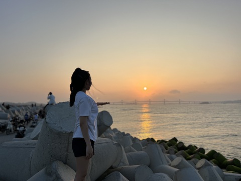 'Hội chứng' đi du lịch chỉ mải chụp hình, chỉnh ảnh 'cúng Face', ngắm cảnh lúc nào?- Ảnh 1. Đi du lịch giờ không phải để nghỉ ngơi, mà phần đông muốn có cho mình những bức ảnh đẹp - Ảnh: TRẦN MAI