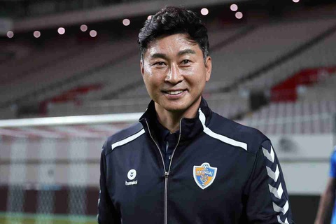 Loạn tin ứng viên dẫn dắt đội tuyển Việt Nam thay ông Troussier- Ảnh 2. HLV Kim Do Hoon khi dẫn dắt CLB Ulsan Hyundai - Ảnh: ULSAN HYUNDAI FC