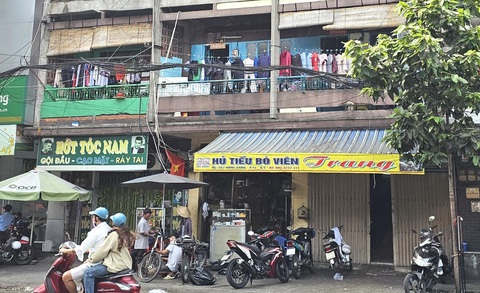Khu nhà 555 Hồng Bàng (quận 5, TP.HCM), nơi đang có khiếu nại quyền sở hữu từ năm 2011 đến nay - Ảnh: ÁI NHÂN Khu nhà 555 Hồng Bàng (quận 5, TP.HCM), nơi đang có khiếu nại quyền sở hữu từ năm 2011 đến nay - Ảnh: ÁI NHÂN
