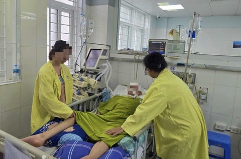 Nam sinh lớp 8 bị đánh chết não: huyết áp ổn định, cắt sốt- Ảnh 1. Nam sinh Đ. vẫn đang được điều trị tích cực - Ảnh: ANH LONG