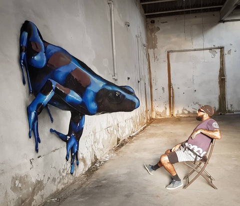 Sérgio Odeith ngồi nhìn tác phẩm vừa hoàn thành Sergio Odeith ngồi nhìn tác phẩm vừa hoàn thành