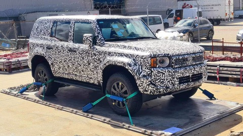 Toyota Land Cruiser Prado sẽ có động cơ mới?- Ảnh 1. Toyota Land Cruiser Prado lạ xuất hiện ở Úc - Ảnh: Drive