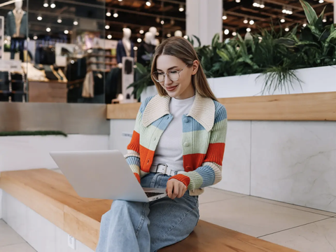 Gen Z vừa họp vừa gội đầu làm tóc, quản lý phản ứng ra sao?- Ảnh 1. Cả gen Z và thế hệ Millennials đều có chung quan điểm rằng cần có sự linh hoạt hơn ở nơi làm việc - Ảnh: Getty