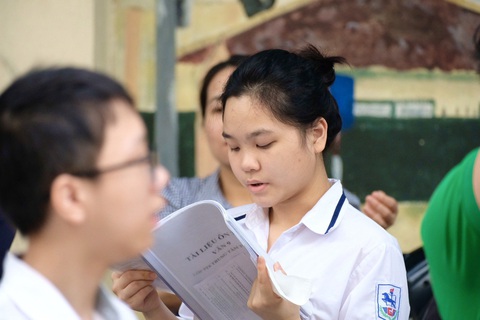 Hà Nội vẫn tuyển 100 chỉ tiêu lớp 10 song bằng tú tài năm học tới- Ảnh 1. Thí sinh dự tuyển vào lớp 10 ở Hà Nội năm học 2023-2024 - Ảnh: NGUYÊN BẢO