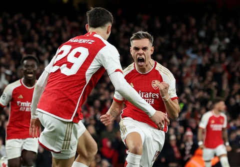 Bayern có chút lợi thế sau trận hòa chủ nhà Arsenal- Ảnh 3. Niềm vui của Leandro Trossard sau khi ghi bàn cho Arsenal - Ảnh: REUTERS