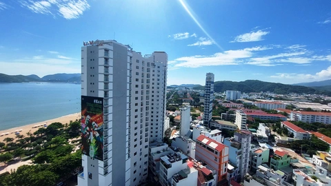 Khánh Hòa chỉ đạo sắp xếp, đặt tên xã phường phải tôn trọng ý kiến dân- Ảnh 1. Một khu vực ven biển Nha Trang - Ảnh: PHAN SÔNG NGÂN