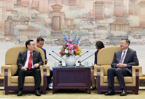 Chủ tịch Quốc hội: Mong phát huy quan hệ hợp tác hữu nghị hình mẫu giữa Thượng Hải - TP.HCM- Ảnh 3. Chủ tịch Quốc hội Vương Đình Huệ tại buổi tiếp Bí thư Thành ủy TP Thượng Hải Trần Cát Ninh - Ảnh: TTXVN
