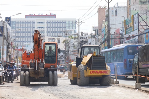 Cần đẩy mạnh công trình xanh để ứng phó biến đổi khí hậu- Ảnh 1. Các chuyên gia cho rằng cần quy định lộ trình bắt buộc thực hiện công trình xanh, nhằm hạn chế việc phát khí thải nhà kính trong quá trình xây dựng, đặc biệt là các hoạt động xây dựng công cộng - Ảnh: KHẮC HIẾU