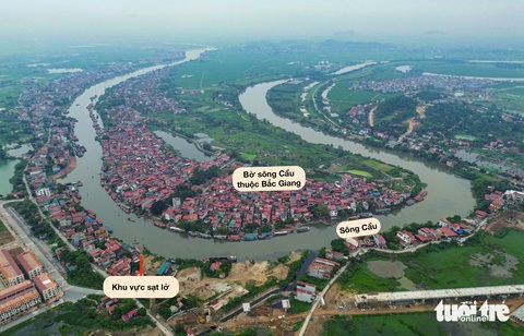 Khu dân cư ven sông ở Bắc Ninh tan hoang sau chuỗi ngày sạt lở- Ảnh 13. Khúc sông Cầu đoạn qua khu vực sạt lở uốn lượn và xuất hiện hàng nghìn căn nhà được xây dựng sát bờ - Ảnh: HỒNG QUANG
