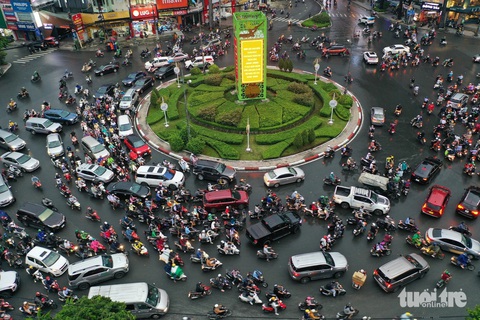 Đề xuất cải tạo 7 vòng xoay ở TP.HCM- Ảnh 1. Vòng xoay Công trường Dân Chủ nhìn từ trên cao - Ảnh: PHƯƠNG NHI