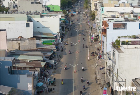 Đường Tạ Quang Bửu ở quận 8 sắp hoàn thành sau 23 năm khởi công- Ảnh 7. Đoạn đường đang hoàn thành mở rộng và nâng cấp này có chiều dài hơn 687m