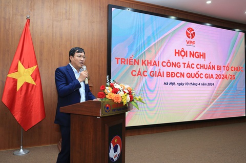 V-League 2024-2025 sẽ không còn dừng cho tuyển trẻ quốc gia tập trung- Ảnh 1. Ông Đặng Hà Việt - cục trưởng Cục TDTT - phát biểu tại hội nghị - Ảnh: VPF